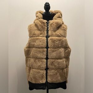 NWT Belle Fare Faux Fur Sleeveless Vest